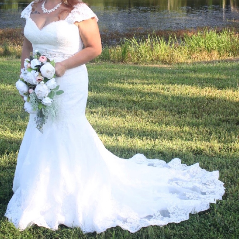 Wedding Dress - Picture 4 of 8